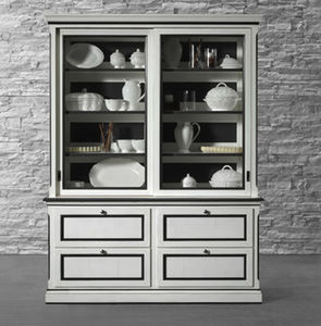 klassischer Geschirrschrank / lackiertes Holz / Massivholz