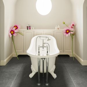 Badewanne auf Füßen / oval / Verbundwerkstoff / Stein