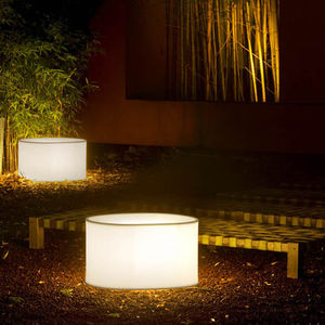 Bodenlampe / modern / gestrichenes Metall / Polyethylen