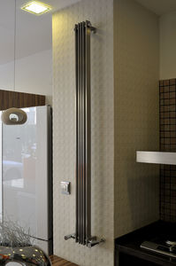 Heißwasser-Heizkörper / Edelstahl / modern / Badezimmer