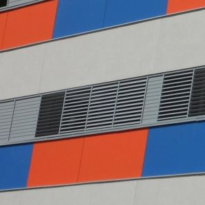 Aluminium-Sonnenschutzlamelle / für Fassaden / schwenkbar