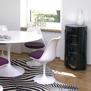 moderner Chiffonnier / lackiertes Holz / Massivholz / Glas