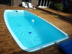 erdverlegtes Schwimmbecken / aus Glasfaser / Polyurethan / Polyester