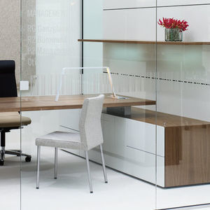niedriger Aktenschrank / Holzfurnier / Aluminium / Glas