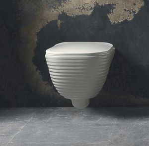 hängendes WC / Keramik