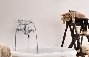 Mischbatterie für Duschen / für Badewanne / Wandmontage / aus Edelstahl