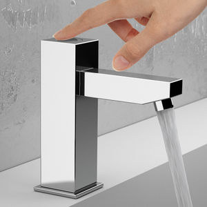 Wasserhahn für Waschtisch / freistehend / aus verchromtem Messing / elektronisch