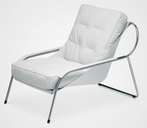 moderner Sessel / Leder / aus lackiertem Stahl / mit Fußstütze