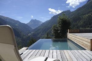 erdverlegtes Schwimmbecken / Beton / Schwimmteich Überlauf / für Außenbereich