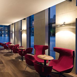moderne Wandleuchte / Aluminium / Stahl / Glas
