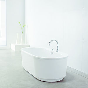 freistehende Badewanne / oval / aus Acryl