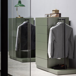 moderner Chiffonnier / lackiertes Holz / grün
