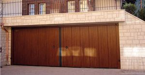 Schiebetor efür Garagen / Sektional / aus Stahl / automatisch