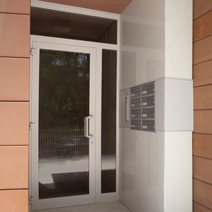 Eingangstür / einflügelig / Holz / Aluminium