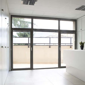 einflügelige Fenstertür / Aluminium / mit integrierten Jalousien