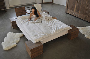 Schwebebett / doppelt / originelles Design / Holz