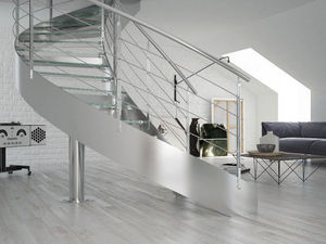 Spindeltreppe / Edelstahlgestell / Glasstufen / ohne Setzstufe
