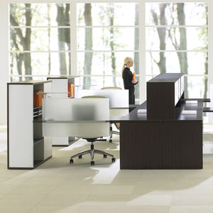 Schreibtisch für Open Space / Holz / modern / Objektmöbel