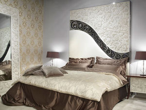 Doppelbett / Neobarock / Stoff