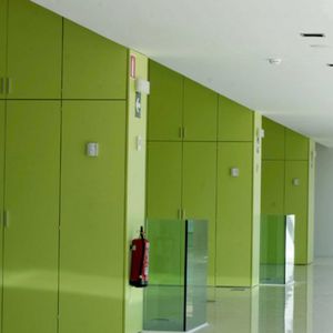 Holz-Garderobenschrank / für öffentliche Einrichtungen / für Sportanlagen