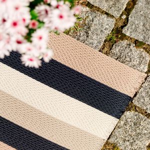 moderner Teppich / uni / Streifenmuster / Polyester