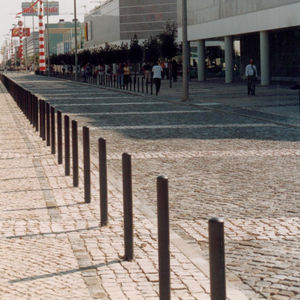 Sicherheits-Poller / aus Stahl / fest / für öffentliche Bereiche
