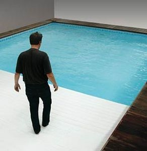 automatische Poolabdeckung / mit Sicherheitsvorrichtung