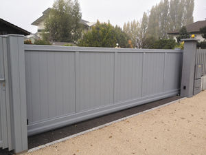 einflügelige Tore / selbsttragend / Aluminium / Platten