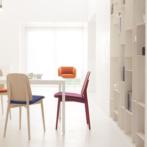 moderner Stuhl / Polster / Holz / rosa