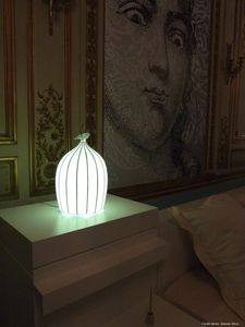 maßgefertigte Lampe / Tisch / originelles Design / aus Porzellan