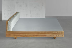 Standardbett / einfach / modern / Kopfteil