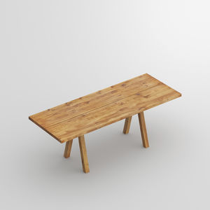 Tisch / skandinavisches Design / aus Eiche / Massivholz / aus Nussbaum