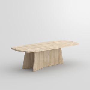 Tisch / originelles Design / aus Eiche / Massivholz / Nussbaum