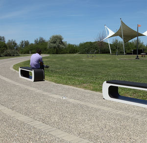 Parkbank / modern / aus Tropenholz / verzinkter Stahl