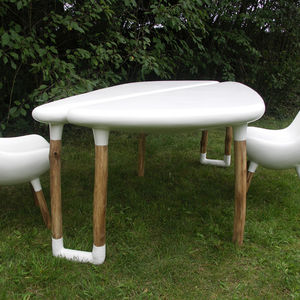 Tisch / organisches Design / aus Gießharz / Glasfaser / Garten