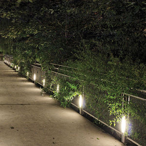 Leuchtpoller für den Garten / modern / Aluminium / extrudiertes Aluminium