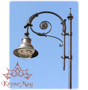 Straßenlaterne / klassisch / Kunststoff / Aluminium