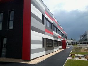 Fassadenverkleidung aus Metall / glatt / Lamellen