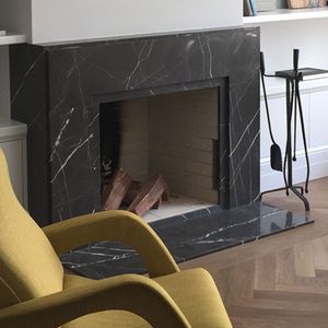 moderne Kaminverkleidung / aus Marmor / 1 Sichtseite