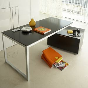 Schreibtisch aus Eiche / lackiertes Holz / Stahl / modern