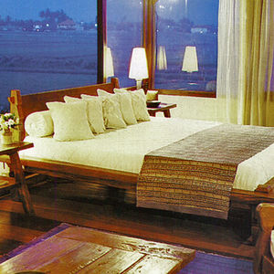 Doppelbett / modern / Kopfteil / Holz