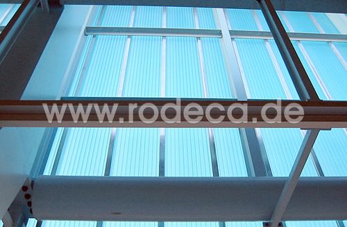 Pfosten-Riegel-Vorhangfassade (Stahl und Polycarbonat) rodeca