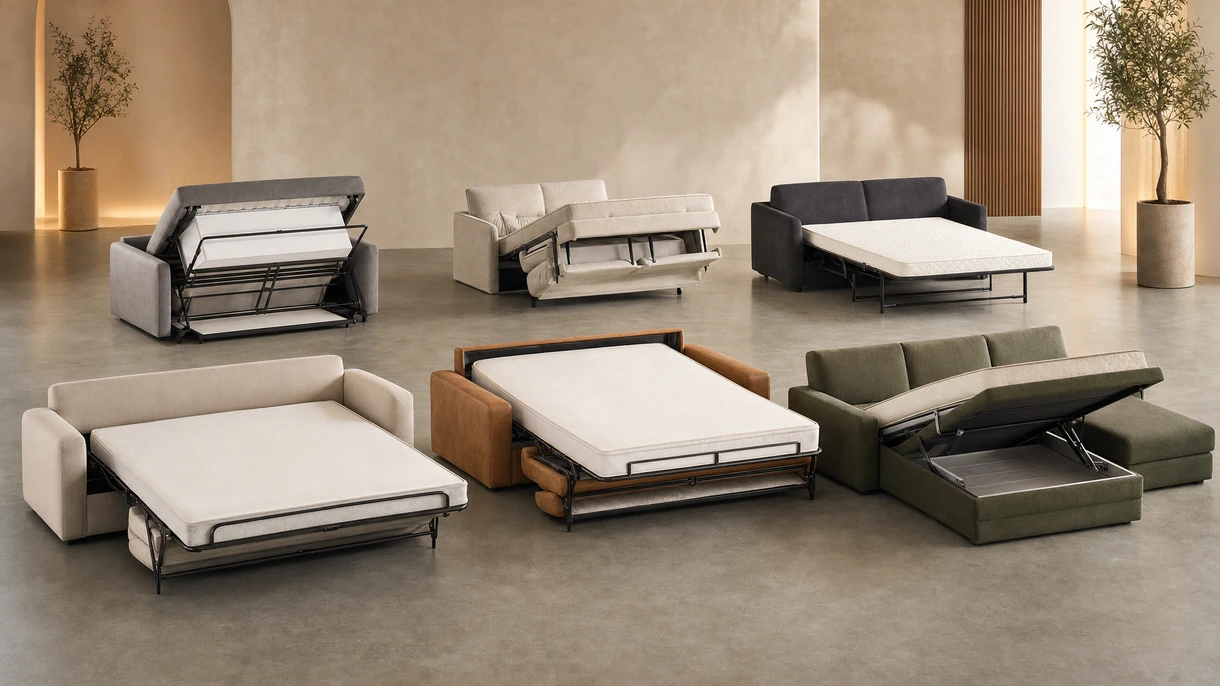 Modernes graues Bettsofa, integriert in eine Luxus-Hotelsuite, dargestellt beim Umbau von der Sitzgelegenheit zur vorbereiteten Liegefläche.