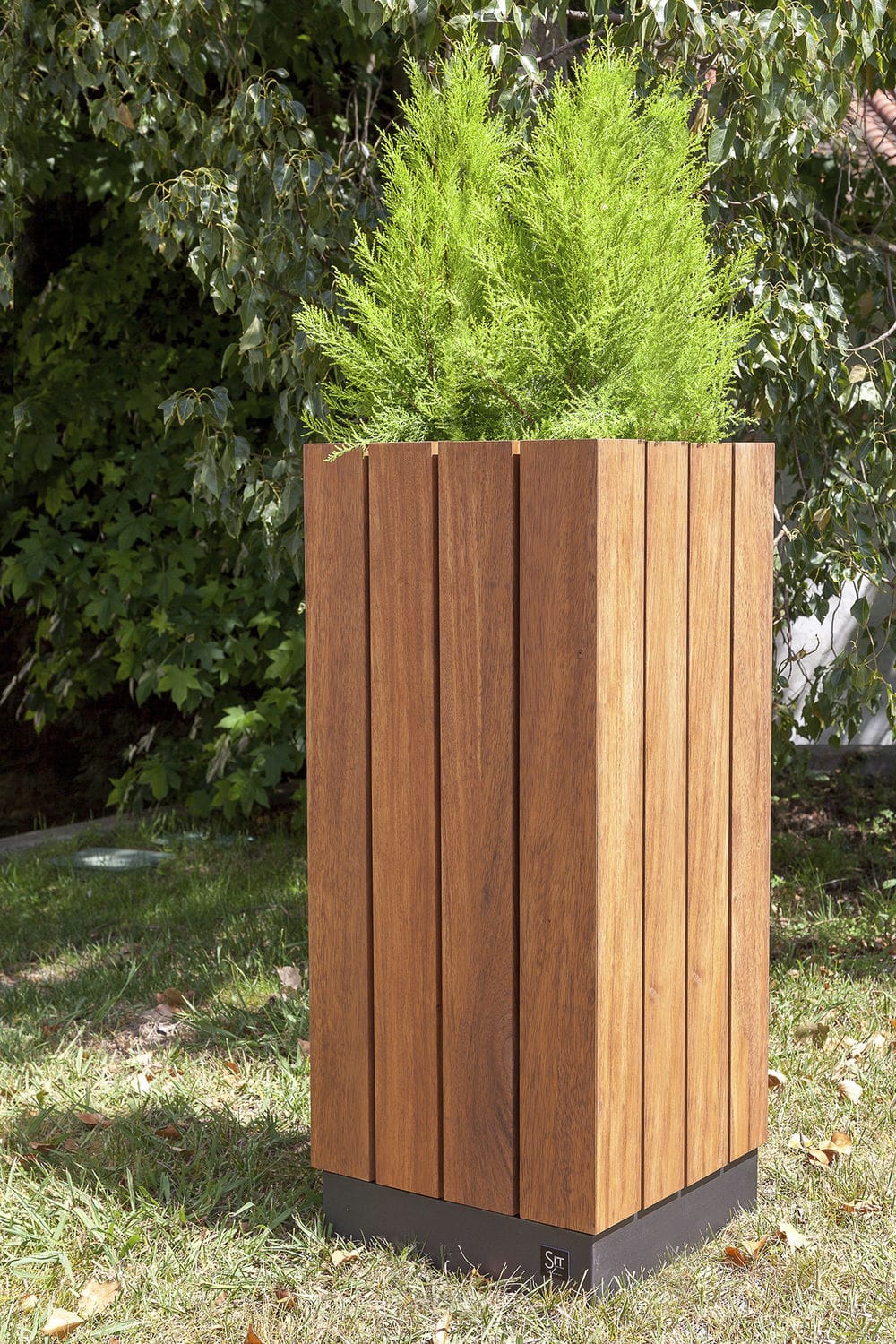 HolzPflanzkübel WADE 623 SIT Eisen / hoch / modern