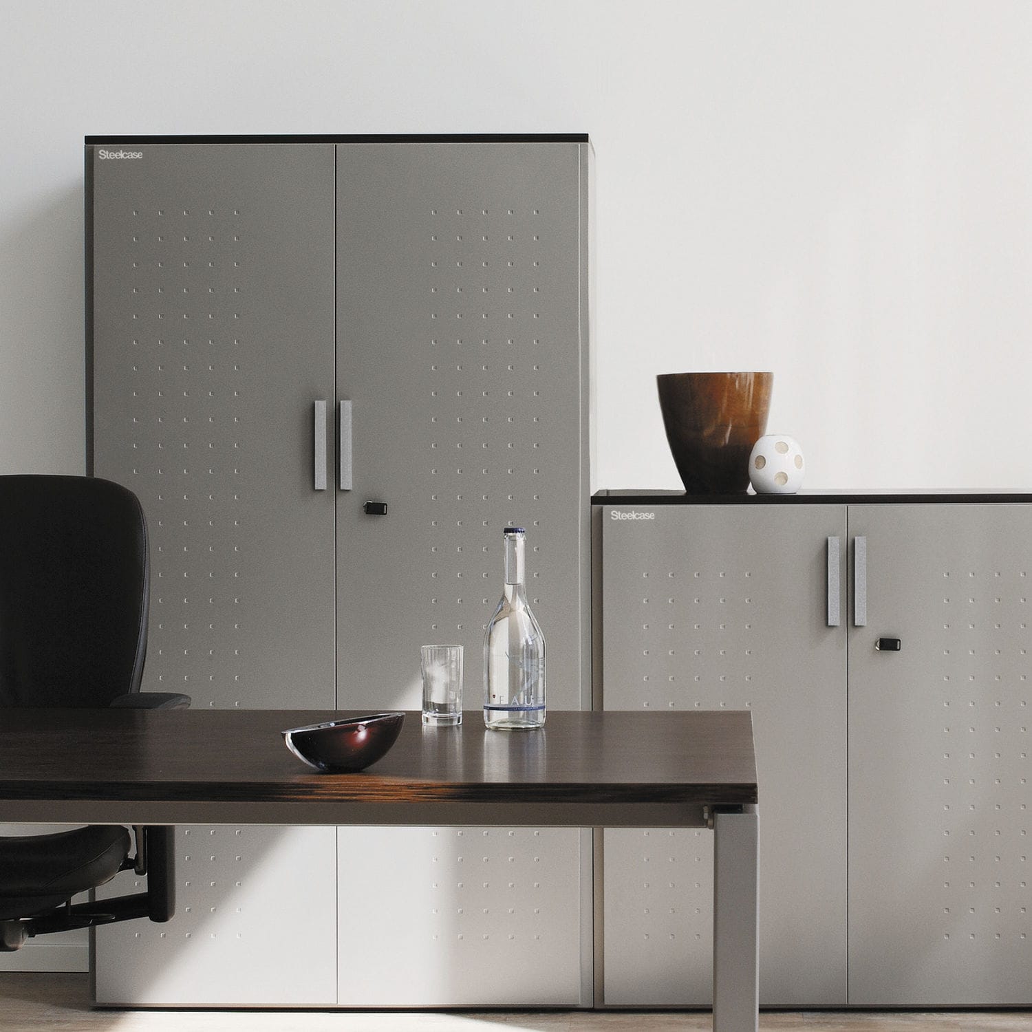 Hoher Aktenschrank - UNIVERSAL - Steelcase - Metall / mit Flügeltüren