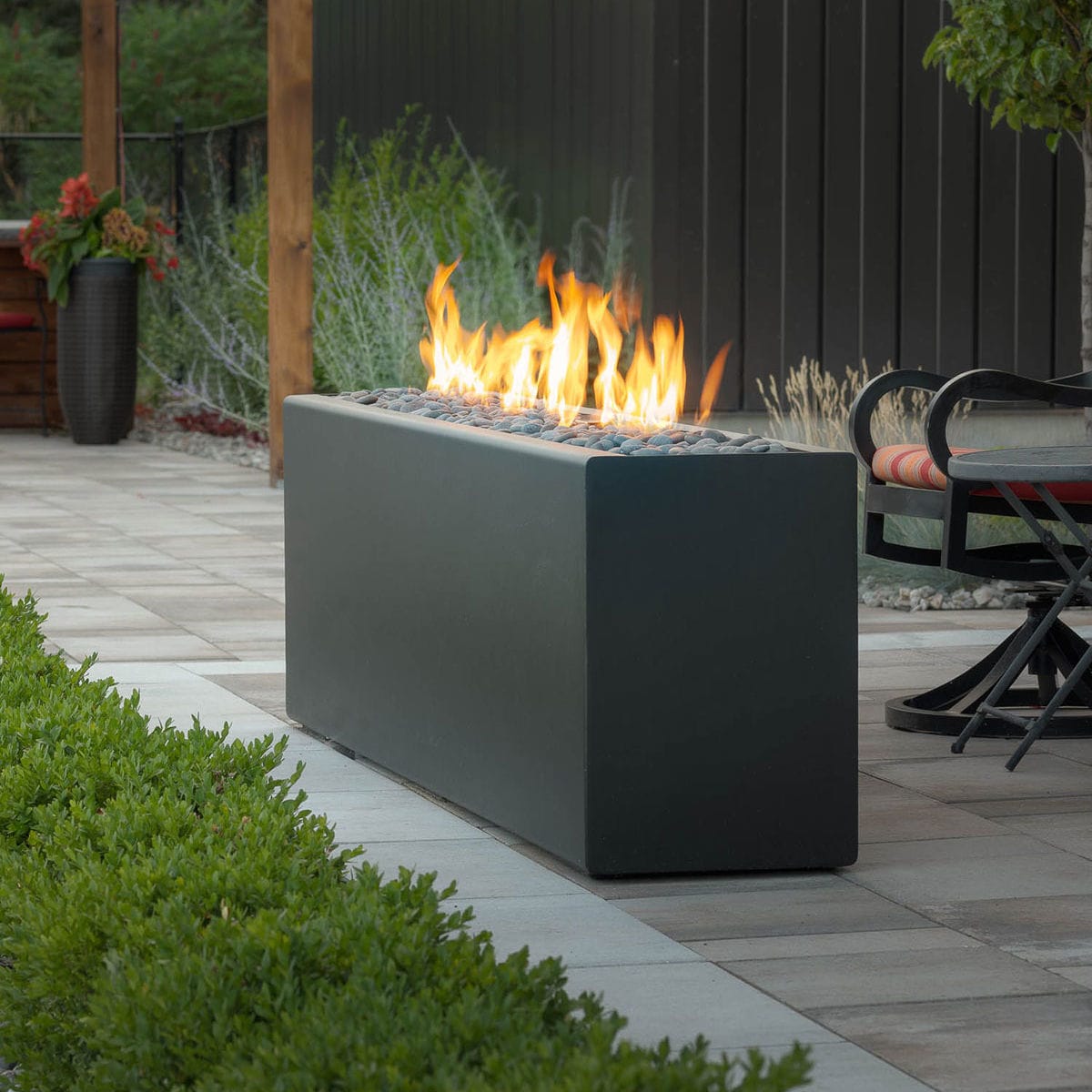 Garten-Feuerstelle / Gas - KOMODO - PALOFORM - Stahl / rechteckig / schwarz