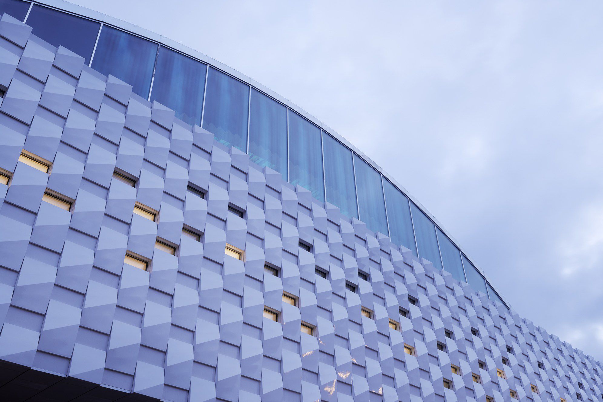 Platten-Fassadenverkleidung - m&r Manufaktur GmbH - Keramik / 3D / für