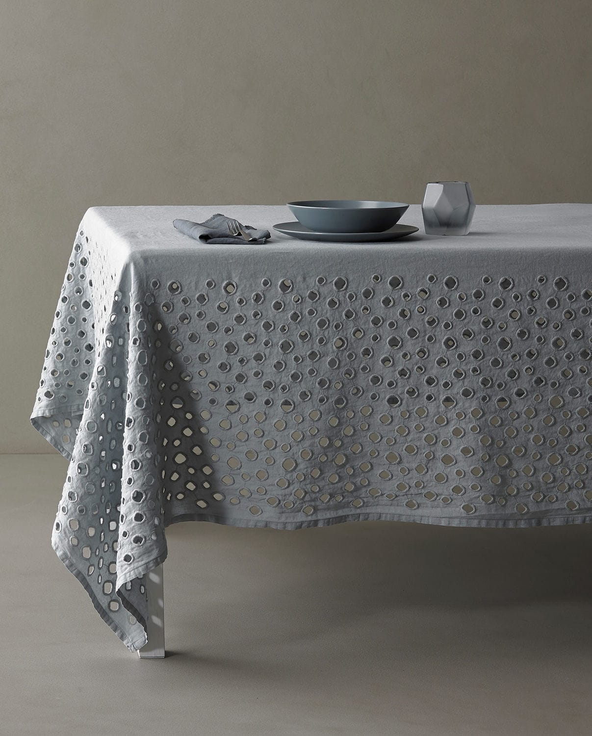 CHUFFED 100% Leinen Tischdecke (140x300 Cm) – Natürliche Beige-Farbe, Rustikal-elegant, Für Esstisch & Garten