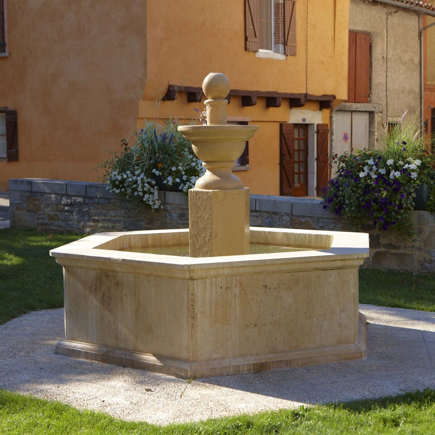 GartenSpringbrunnen AUXERRE OCCITANIE PIERRES Naturstein