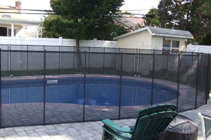 Schutzabsperrung / feststehend / Metallgewebe / für Schwimmbecken